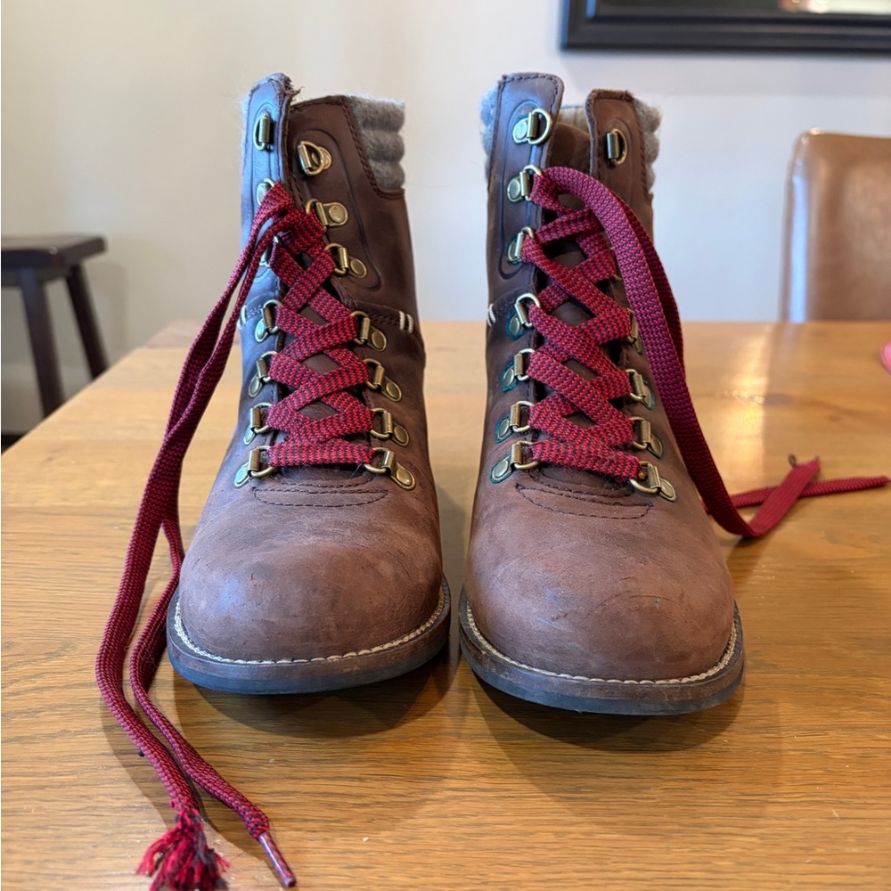 Kodiak Brown Leather Lace-Up Boots with Red Laces